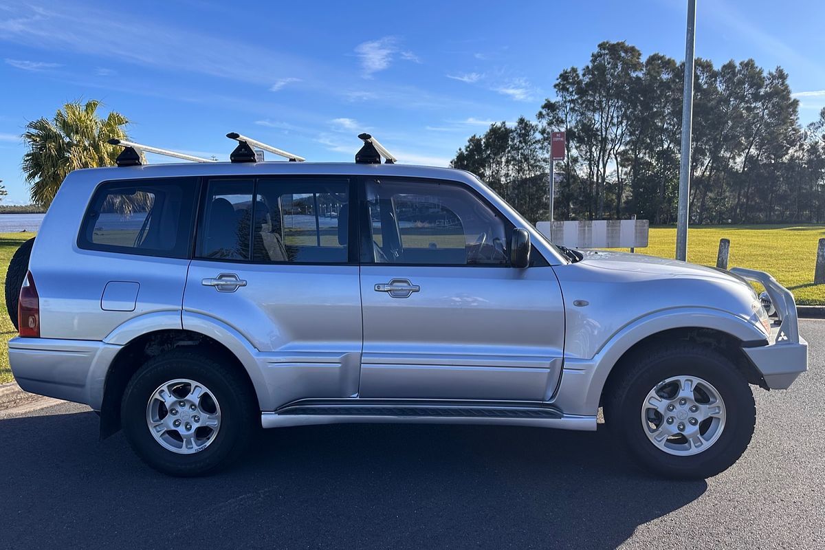 2004 Mitsubishi Pajero GLS NP