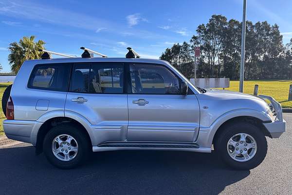2004 Mitsubishi Pajero GLS NP