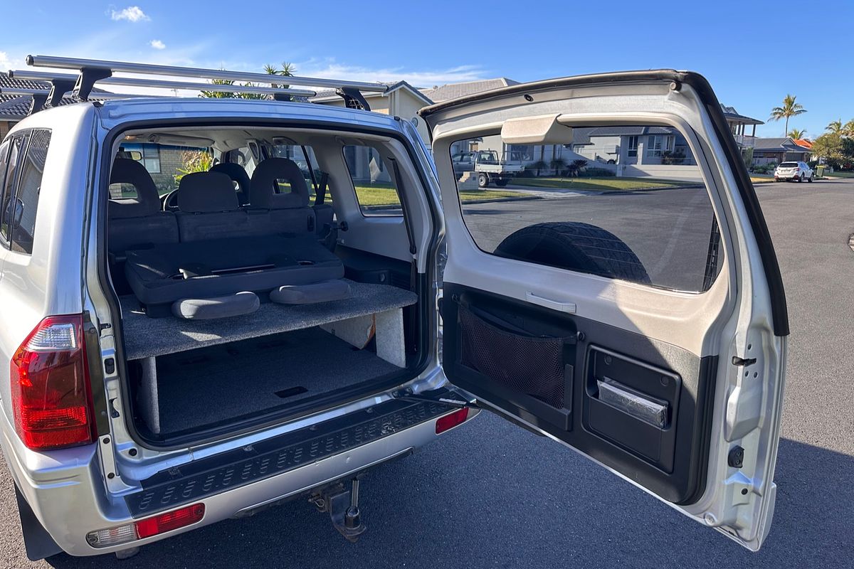 2004 Mitsubishi Pajero GLS NP