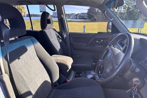 2004 Mitsubishi Pajero GLS NP