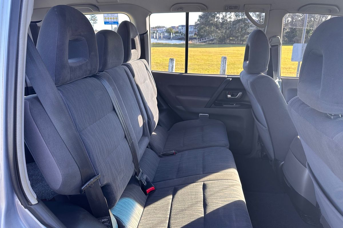2004 Mitsubishi Pajero GLS NP