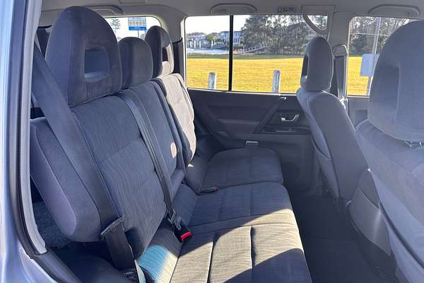 2004 Mitsubishi Pajero GLS NP