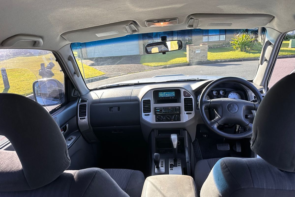 2004 Mitsubishi Pajero GLS NP