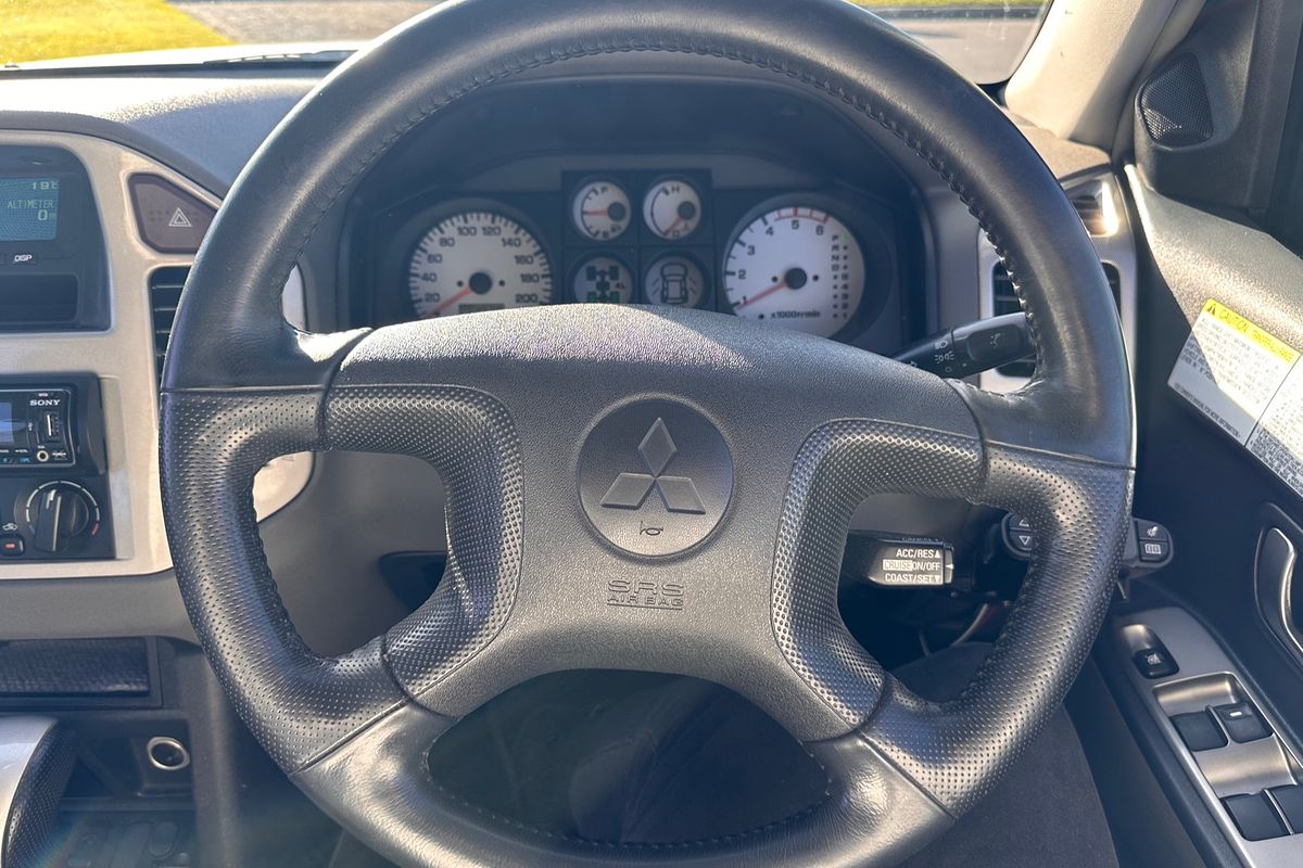 2004 Mitsubishi Pajero GLS NP