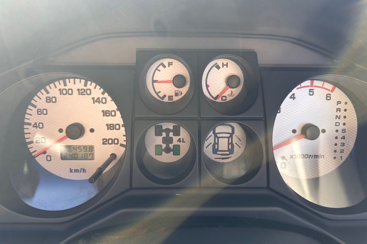 2004 Mitsubishi Pajero GLS NP