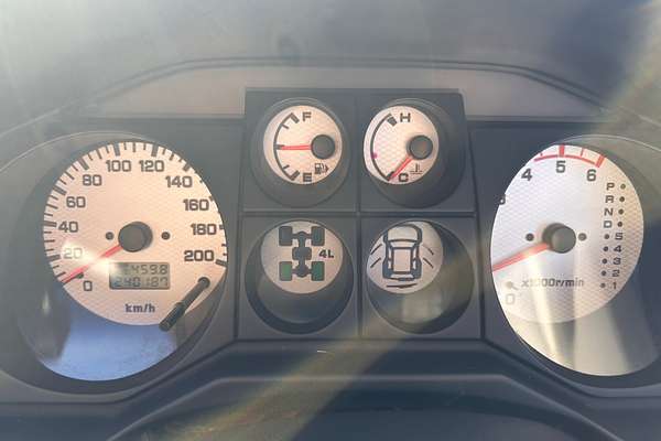 2004 Mitsubishi Pajero GLS NP