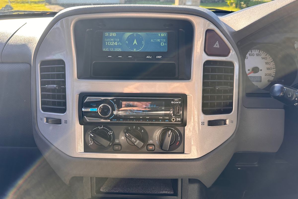 2004 Mitsubishi Pajero GLS NP