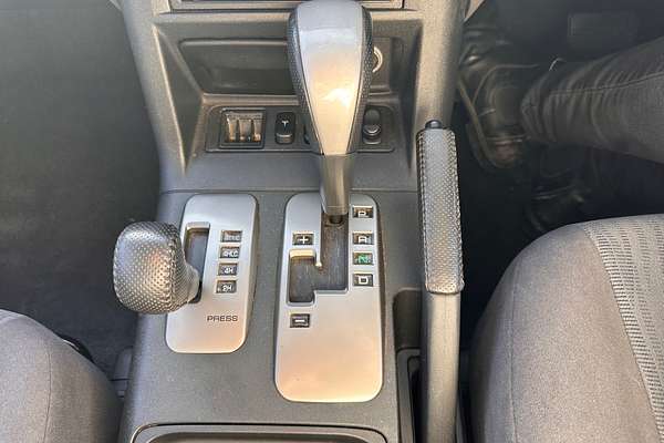 2004 Mitsubishi Pajero GLS NP