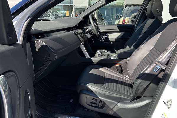 2025 Land Rover Discovery Sport P300e Dynamic SE L550