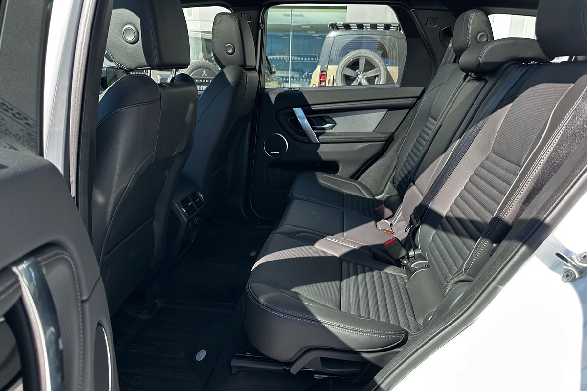 2025 Land Rover Discovery Sport P300e Dynamic SE L550