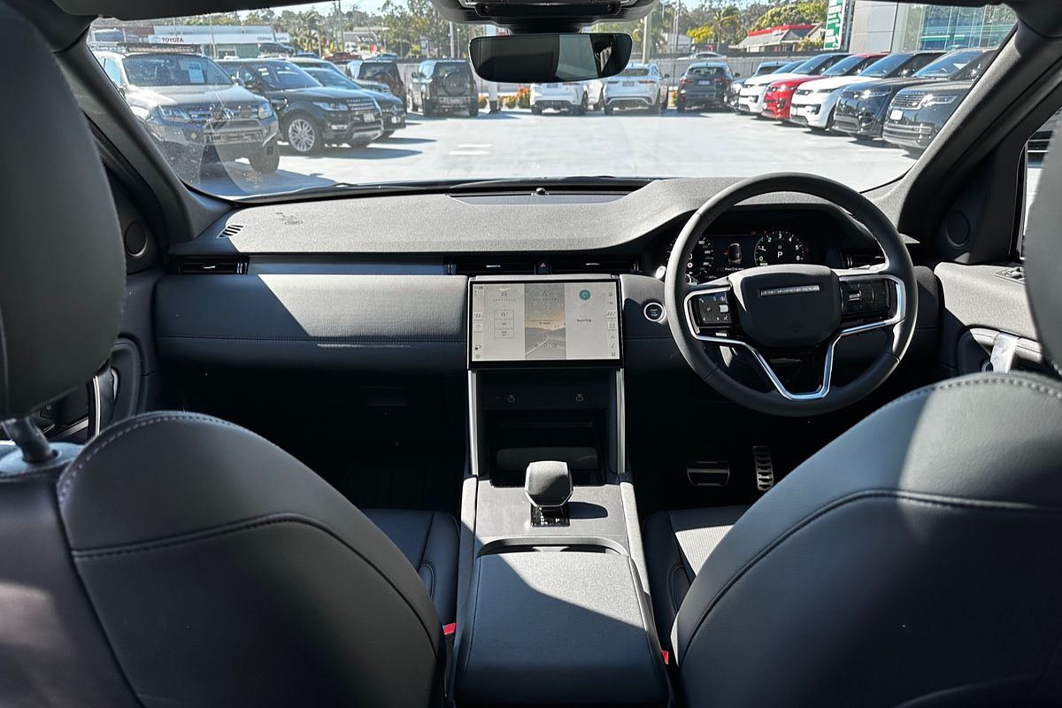 2025 Land Rover Discovery Sport P300e Dynamic SE L550