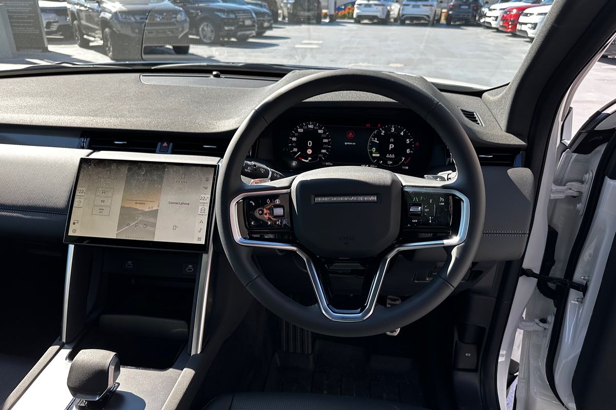 2025 Land Rover Discovery Sport P300e Dynamic SE L550