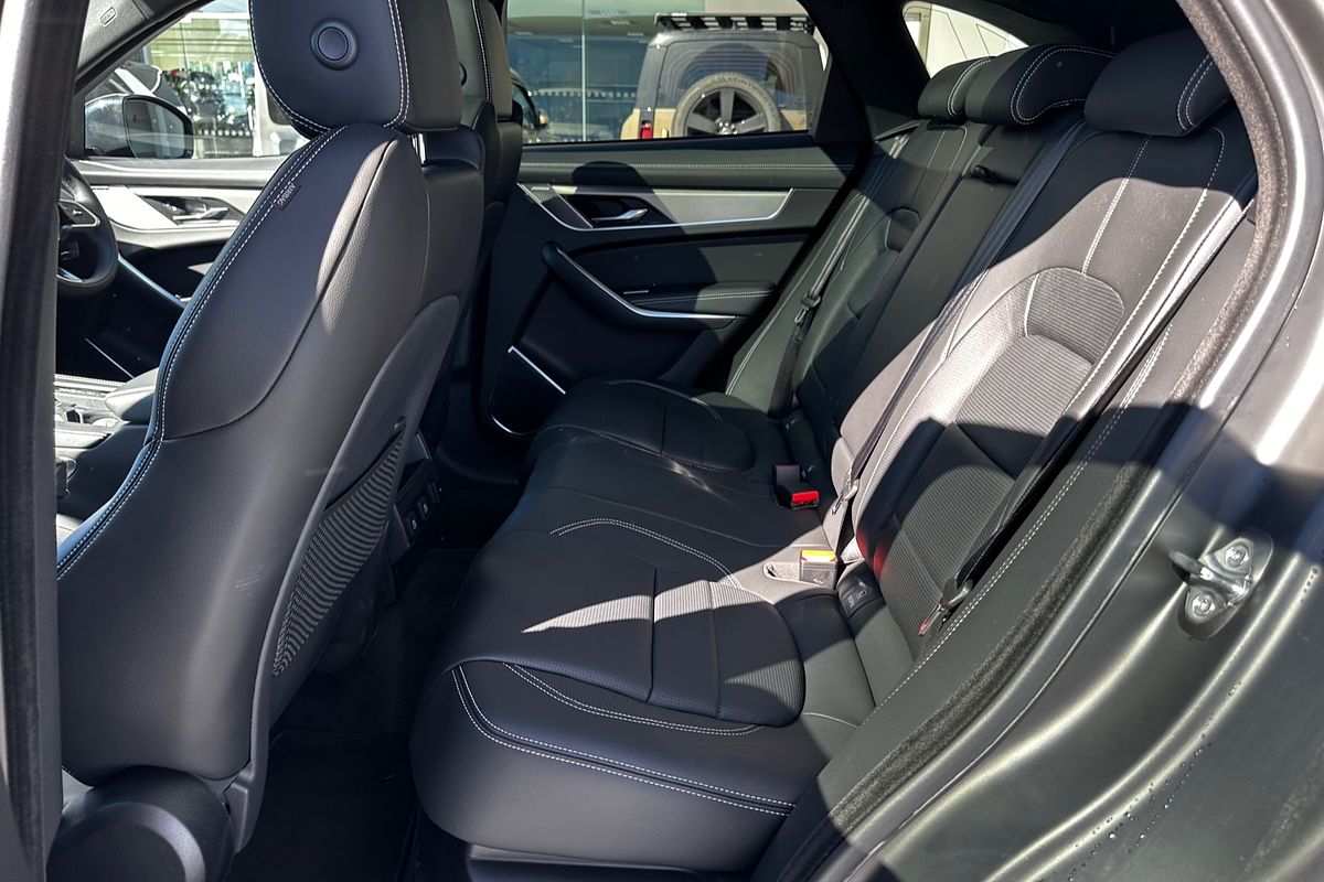 2025 Jaguar F-PACE PHEV P400e R-Dynamic SE 90th Anniversary Edition X761