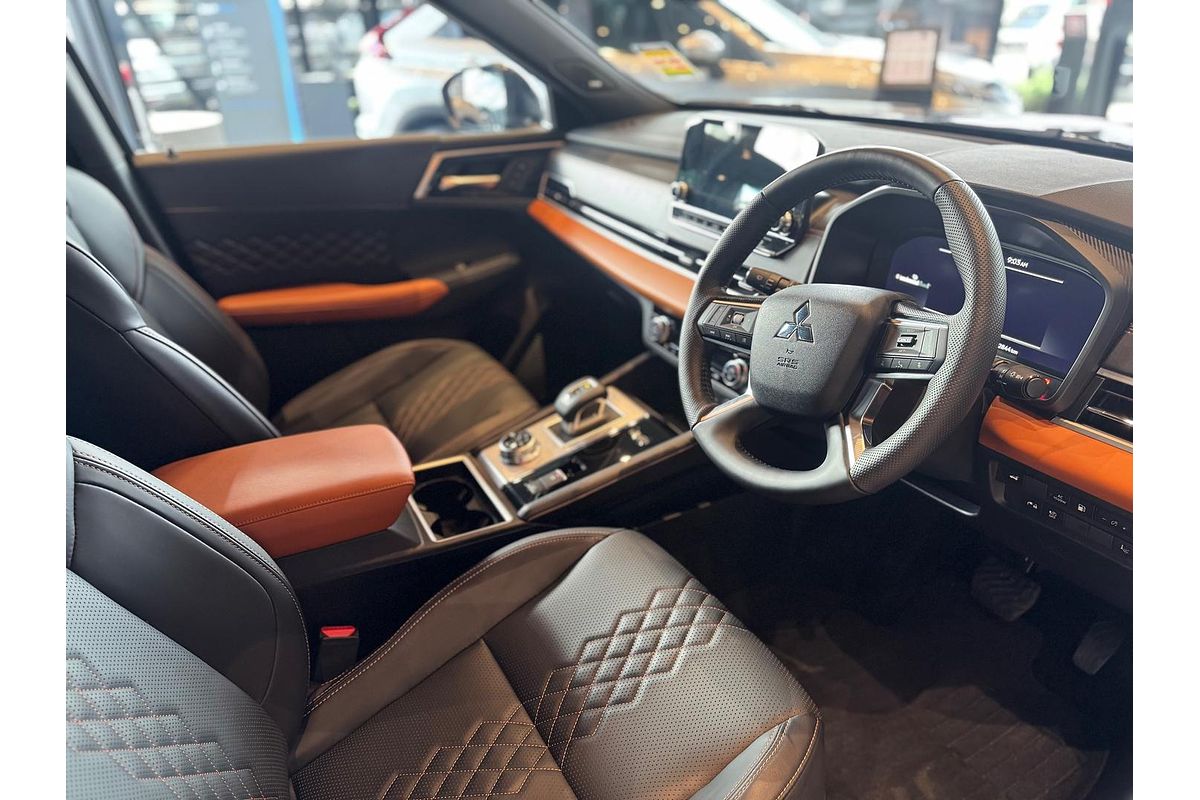 2025 Mitsubishi Outlander PHEV Exceed Tourer ZM