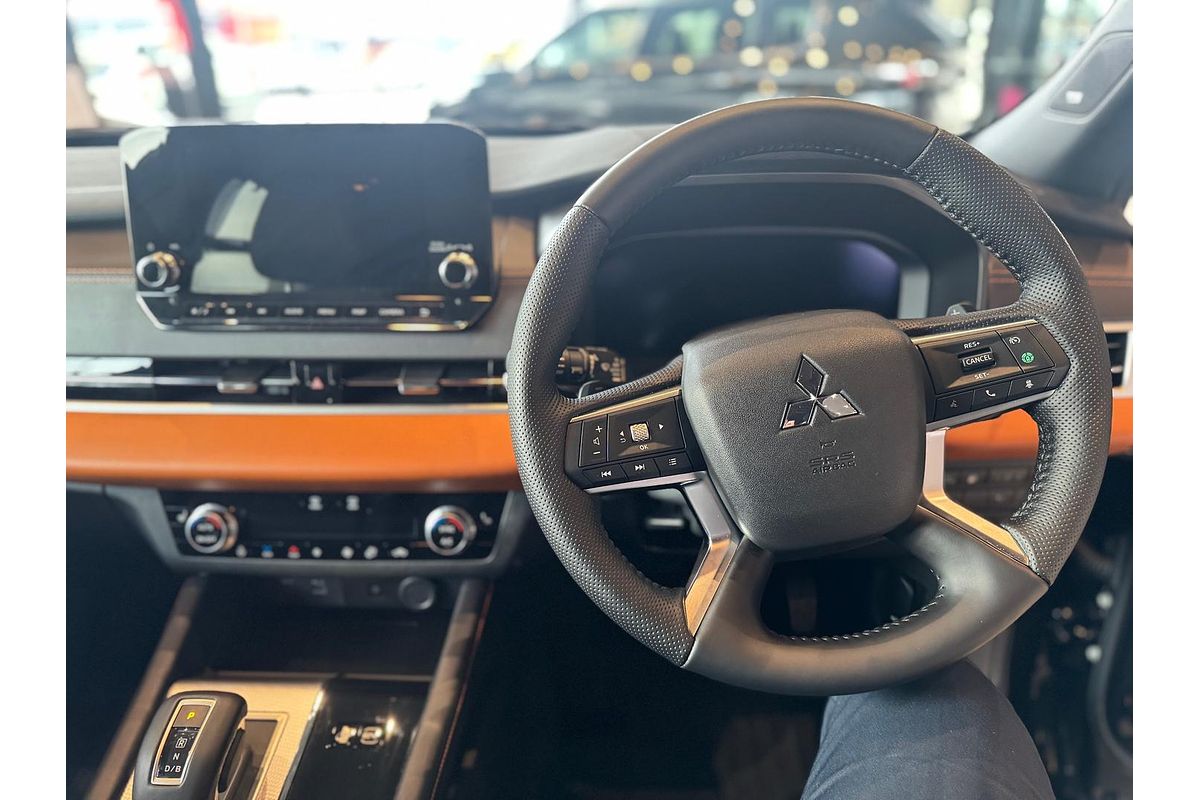 2025 Mitsubishi Outlander PHEV Exceed Tourer ZM