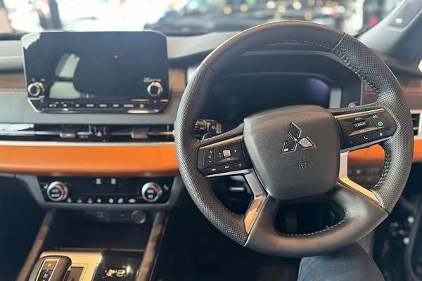 2025 Mitsubishi Outlander PHEV Exceed Tourer ZM