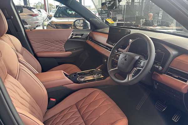 2025 Mitsubishi Outlander Exceed Tourer ZM