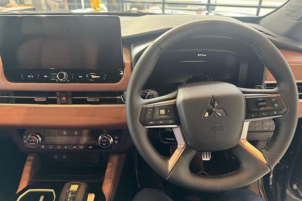 2025 Mitsubishi Outlander Exceed Tourer ZM
