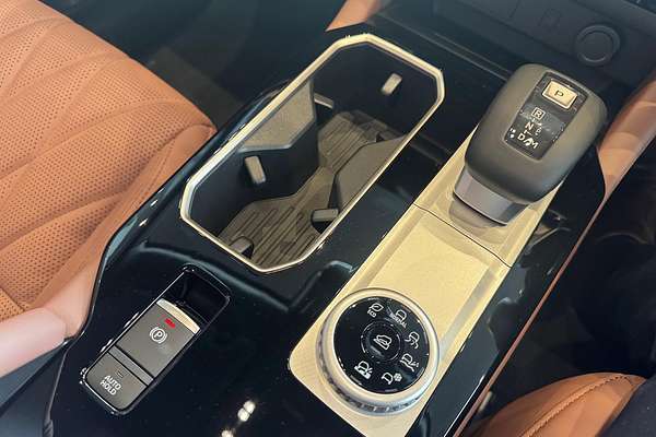 2025 Mitsubishi Outlander Exceed Tourer ZM
