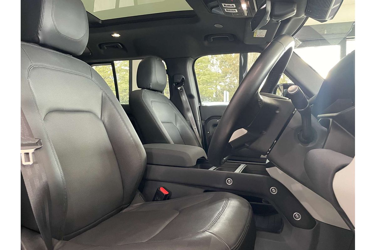 2022 Land Rover Defender 110 P400 SE L663
