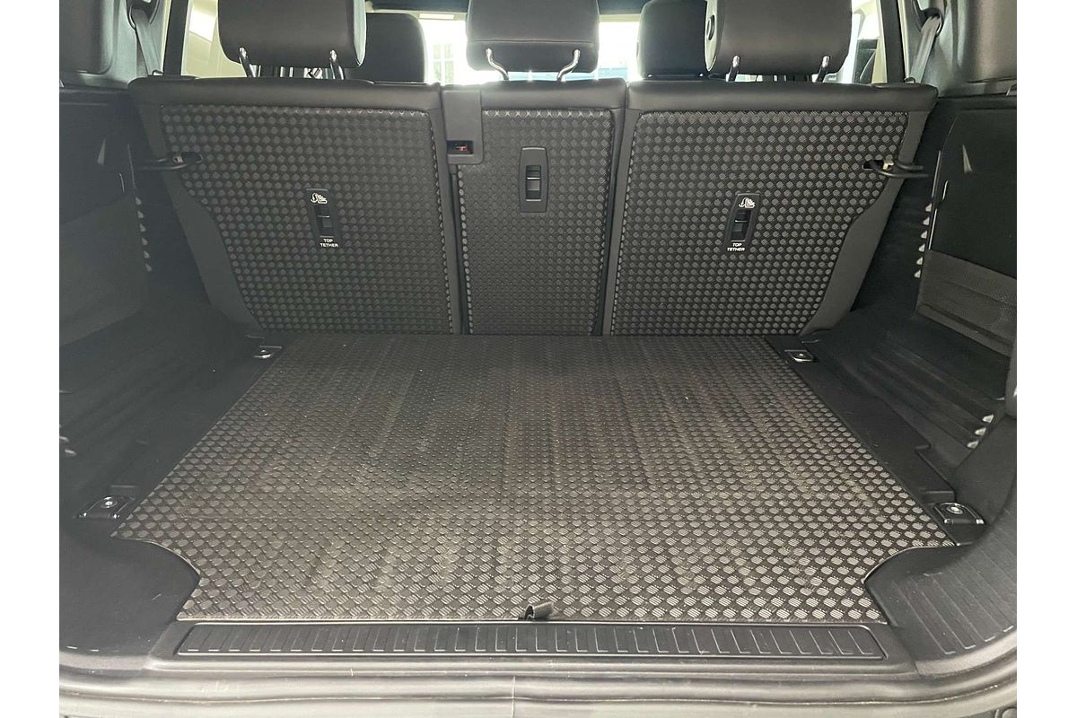 2022 Land Rover Defender 110 P400 SE L663