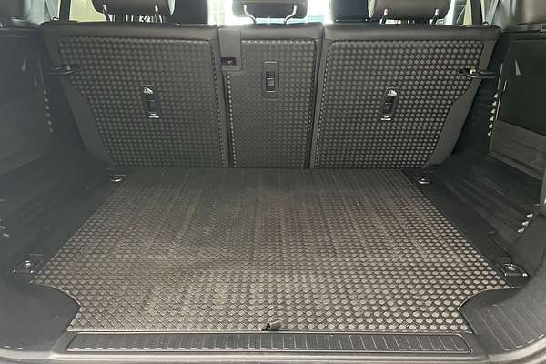 2022 Land Rover Defender 110 P400 SE L663