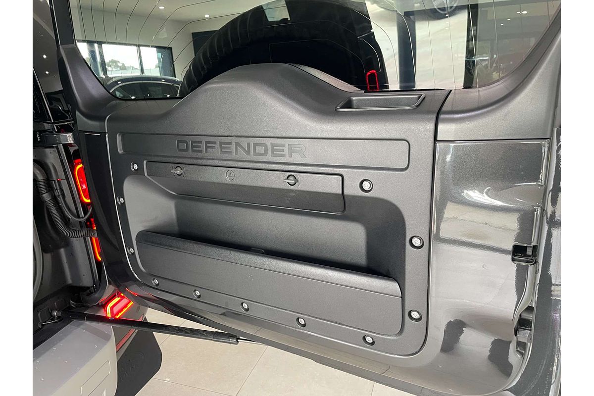 2022 Land Rover Defender 110 P400 SE L663