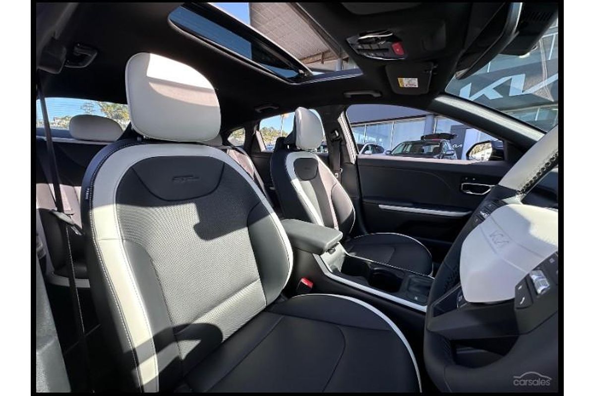 2025 Kia K4 GT-Line CL4m