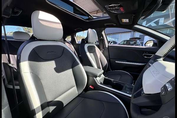 2025 Kia K4 GT-Line CL4m