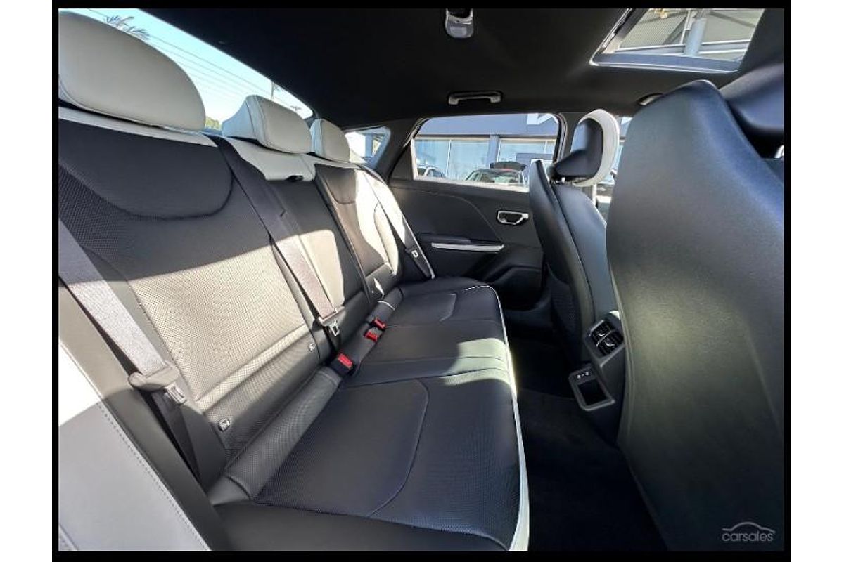 2025 Kia K4 GT-Line CL4m