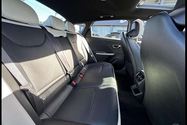 2025 Kia K4 GT-Line CL4m