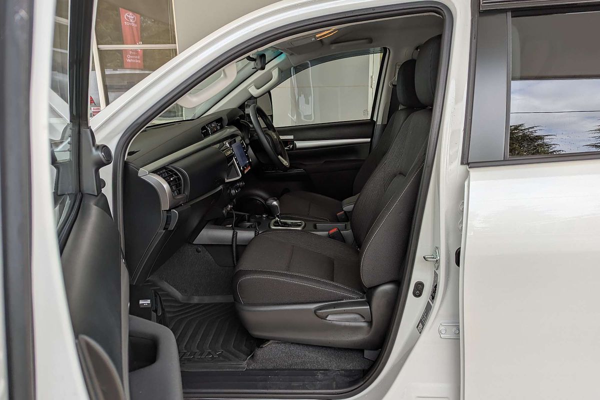 2024 Toyota Hilux SR5 48V GUN126R 4X4