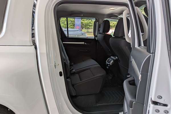 2024 Toyota Hilux SR5 48V GUN126R 4X4