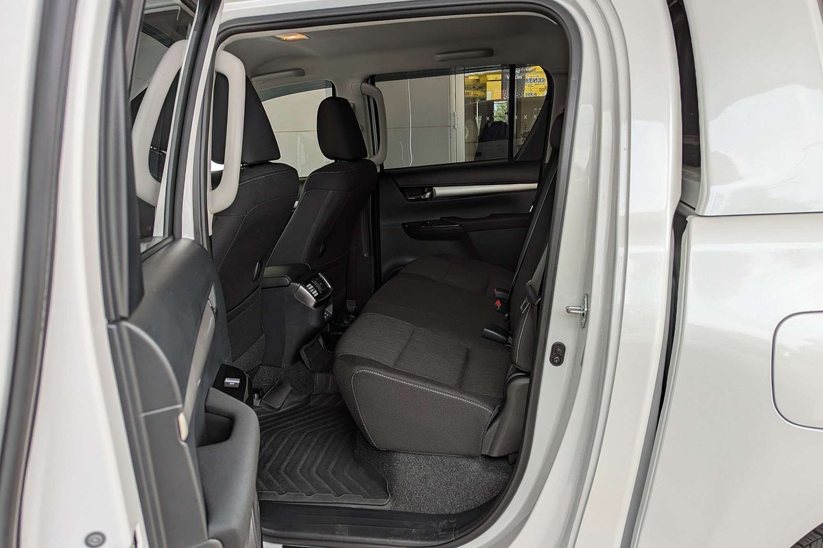 2024 Toyota Hilux SR5 48V GUN126R 4X4