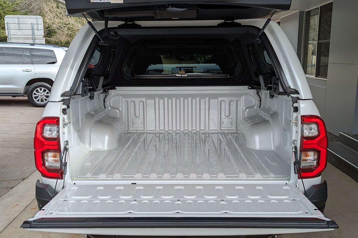 2024 Toyota Hilux SR5 48V GUN126R 4X4