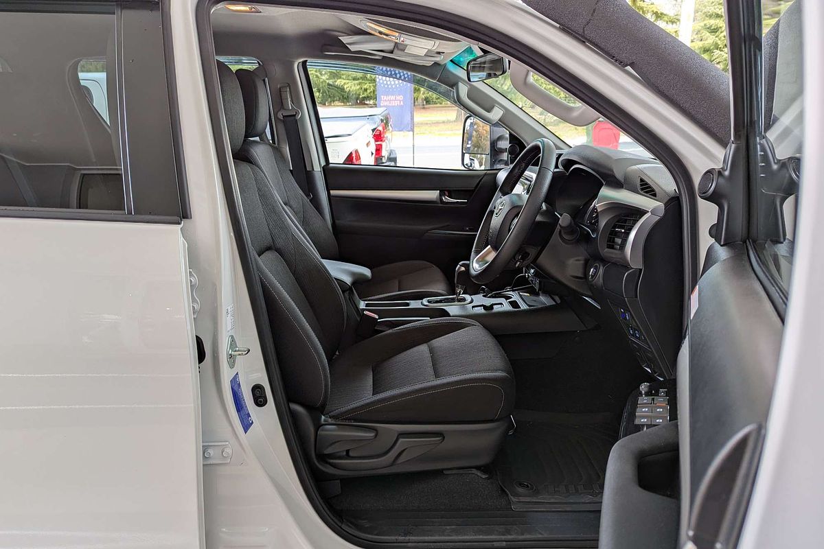 2024 Toyota Hilux SR5 48V GUN126R 4X4