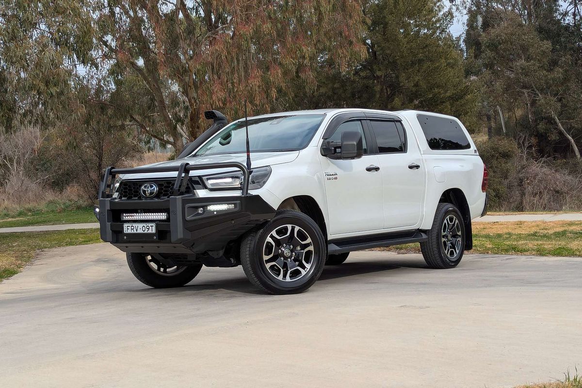 2024 Toyota Hilux SR5 48V GUN126R 4X4