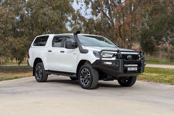 2024 Toyota Hilux SR5 48V GUN126R 4X4