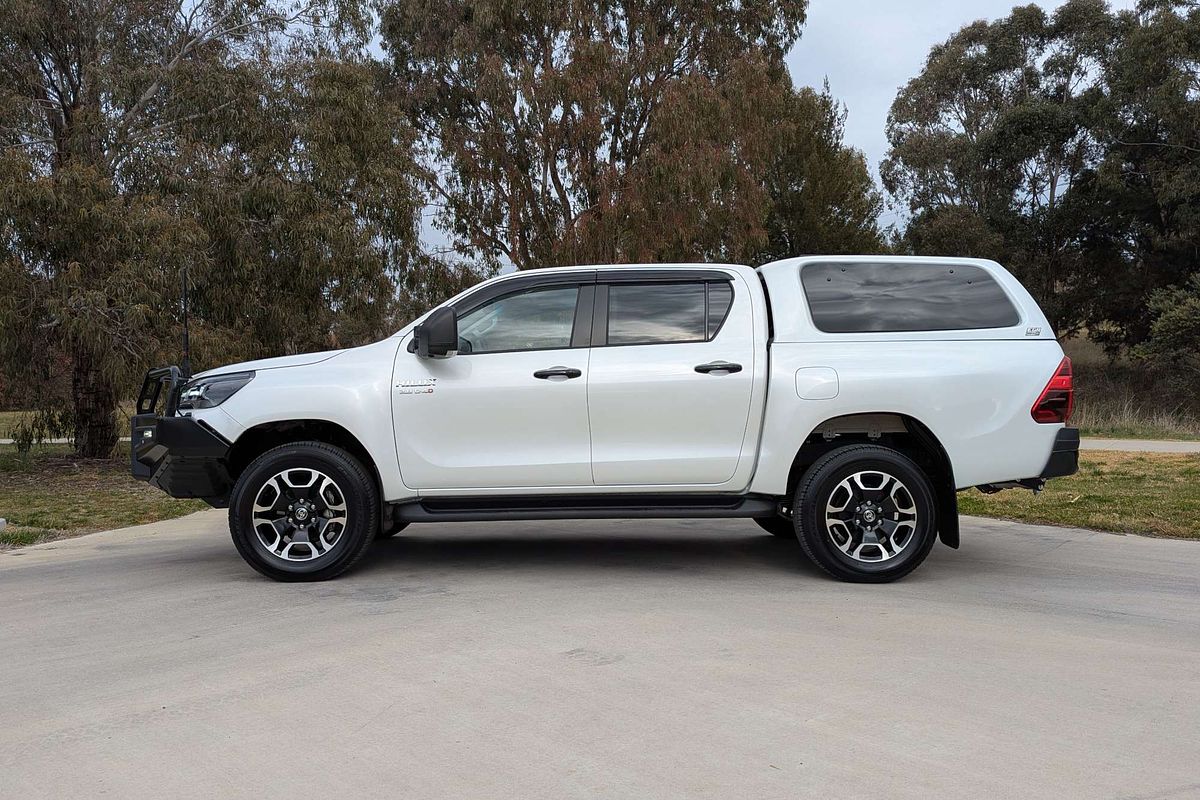 2024 Toyota Hilux SR5 48V GUN126R 4X4