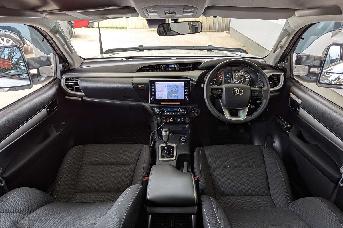 2024 Toyota Hilux SR5 48V GUN126R 4X4