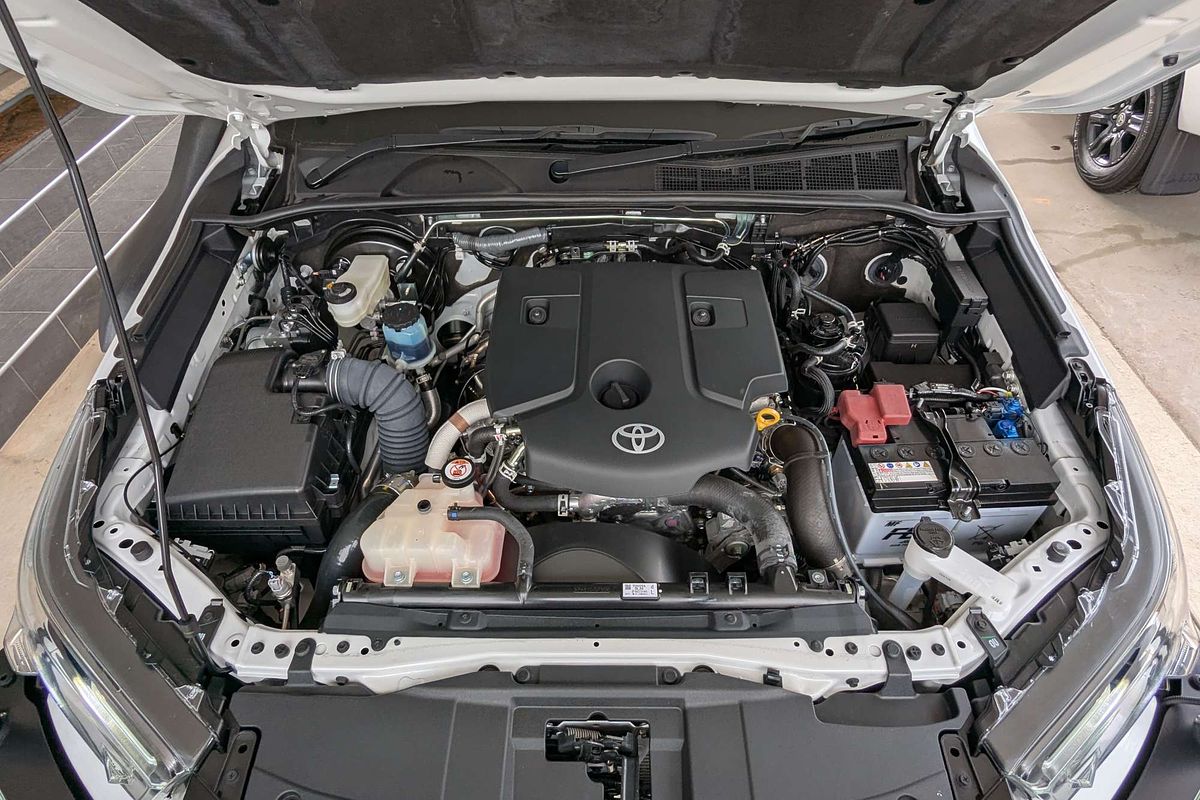2024 Toyota Hilux SR5 48V GUN126R 4X4