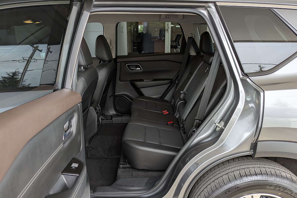 2023 Nissan X-TRAIL ST-L T33