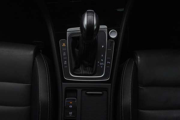 2017 Volkswagen Golf R Wolfsburg Edition 7.5