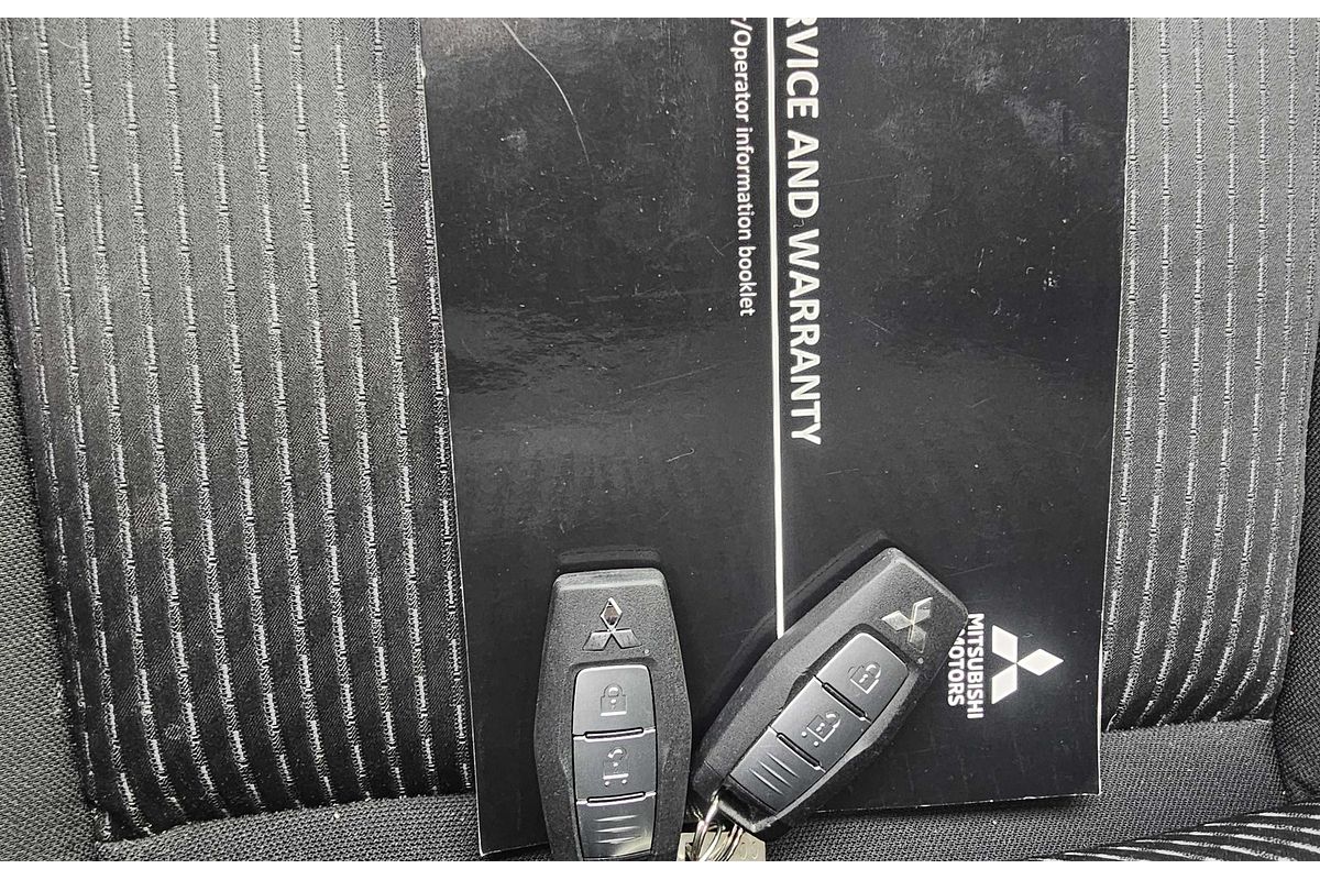 2023 Mitsubishi Outlander ES ZM