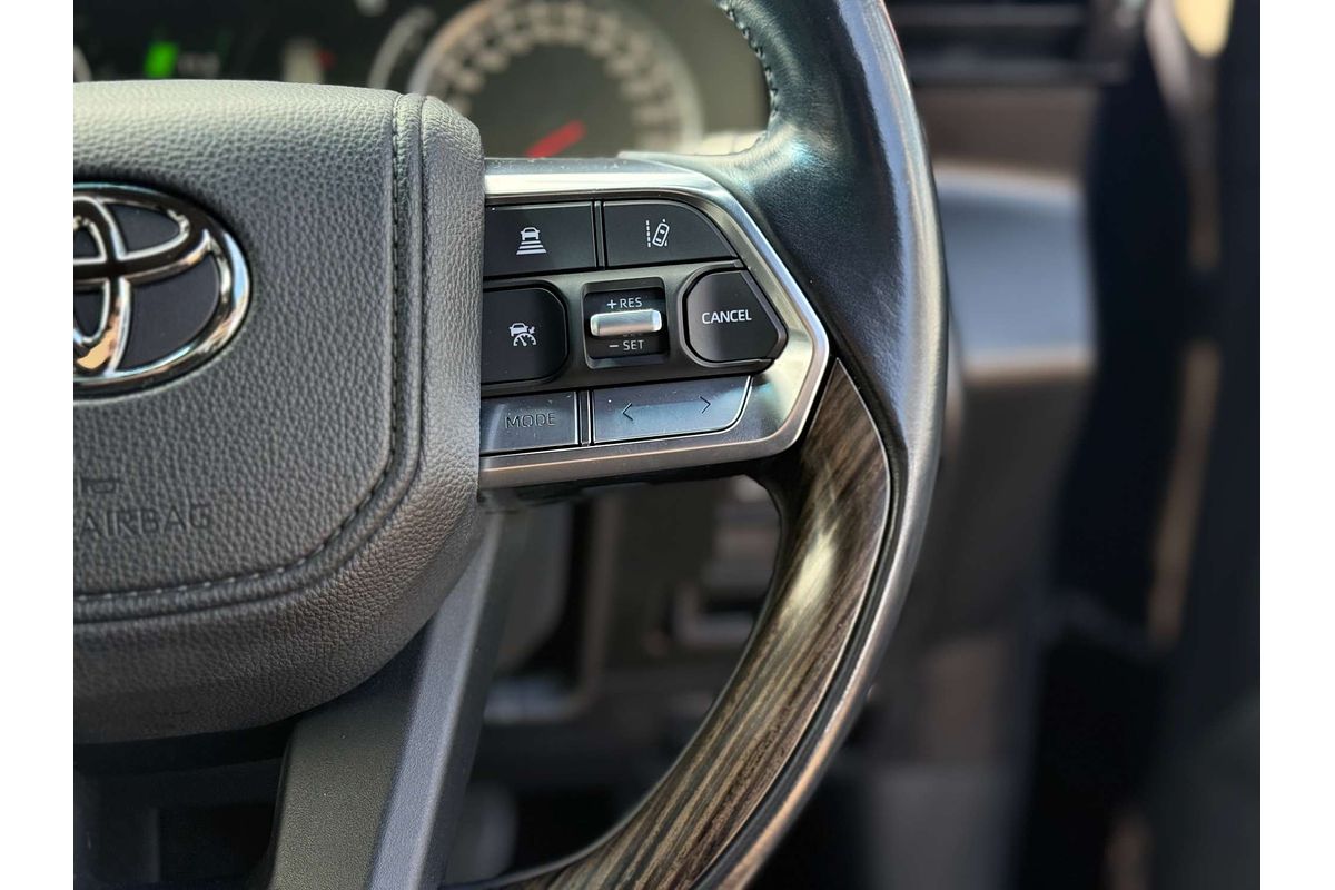 2021 Toyota Landcruiser Sahara FJA300R