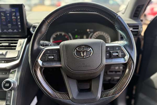 2021 Toyota Landcruiser Sahara FJA300R