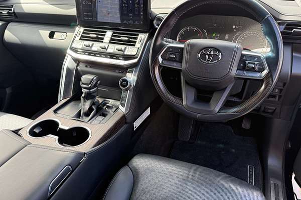 2021 Toyota Landcruiser Sahara FJA300R