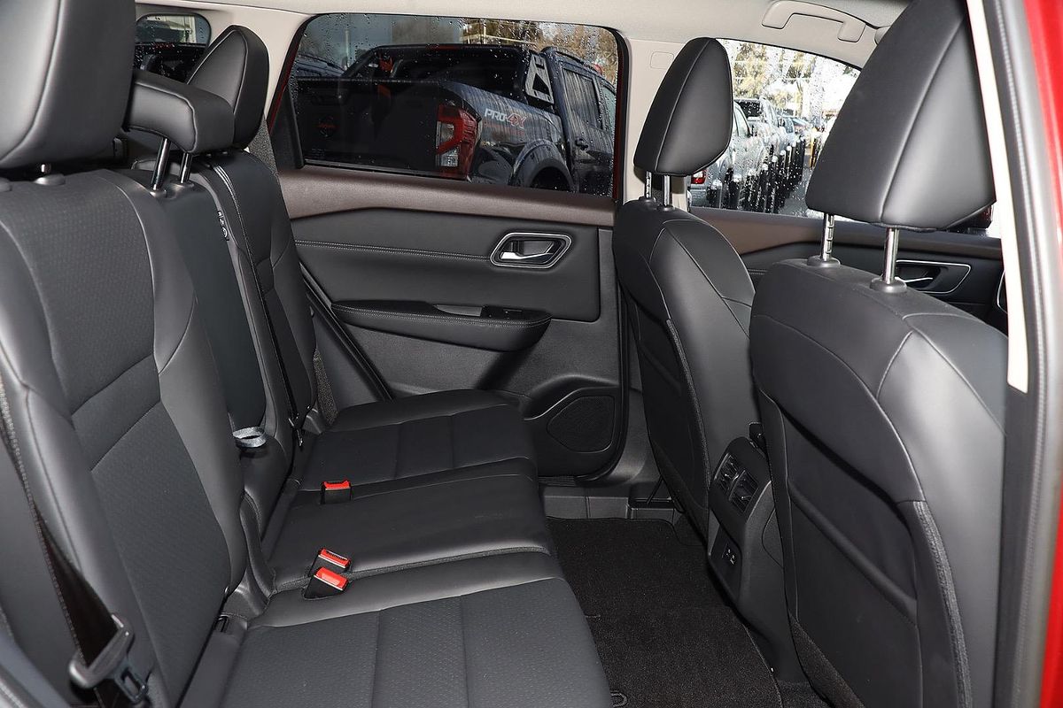 2024 Nissan X-TRAIL ST-L T33