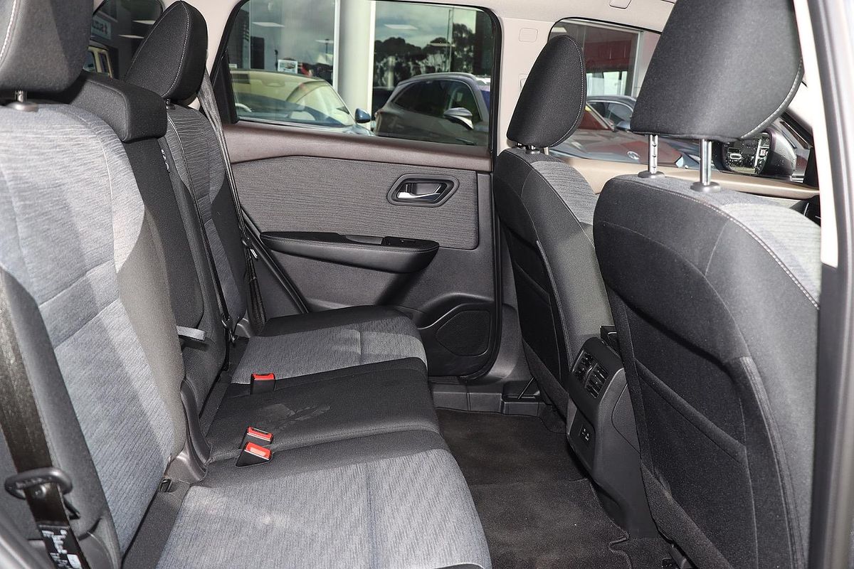2025 Nissan X-TRAIL ST T33