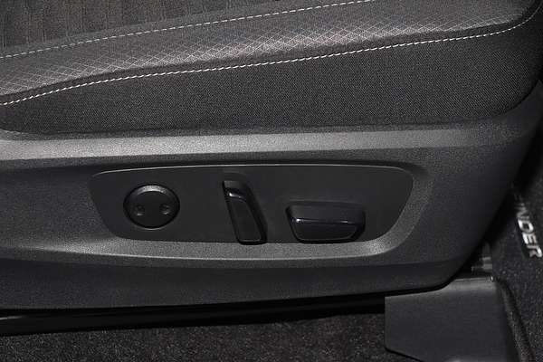 2024 Nissan Pathfinder ST-L R53